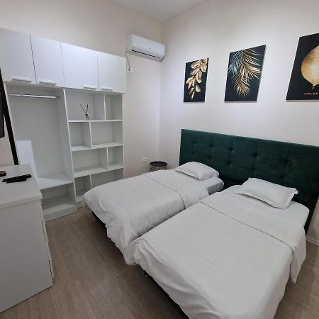 Hq Apartment In Center Тирана Екстер'єр фото