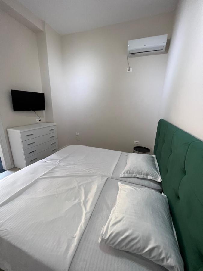 Hq Apartment In Center Тирана Екстер'єр фото