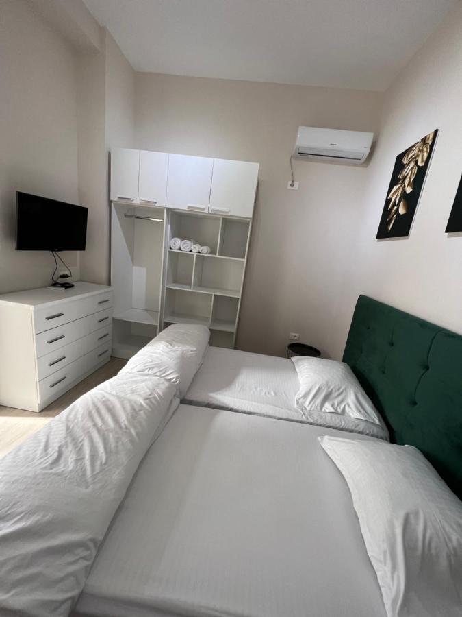 Hq Apartment In Center Тирана Екстер'єр фото